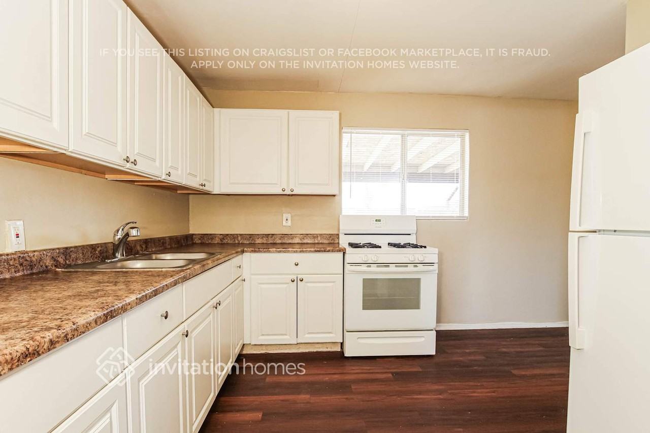 2928 W San Juan Ave - Photo 6 of 18