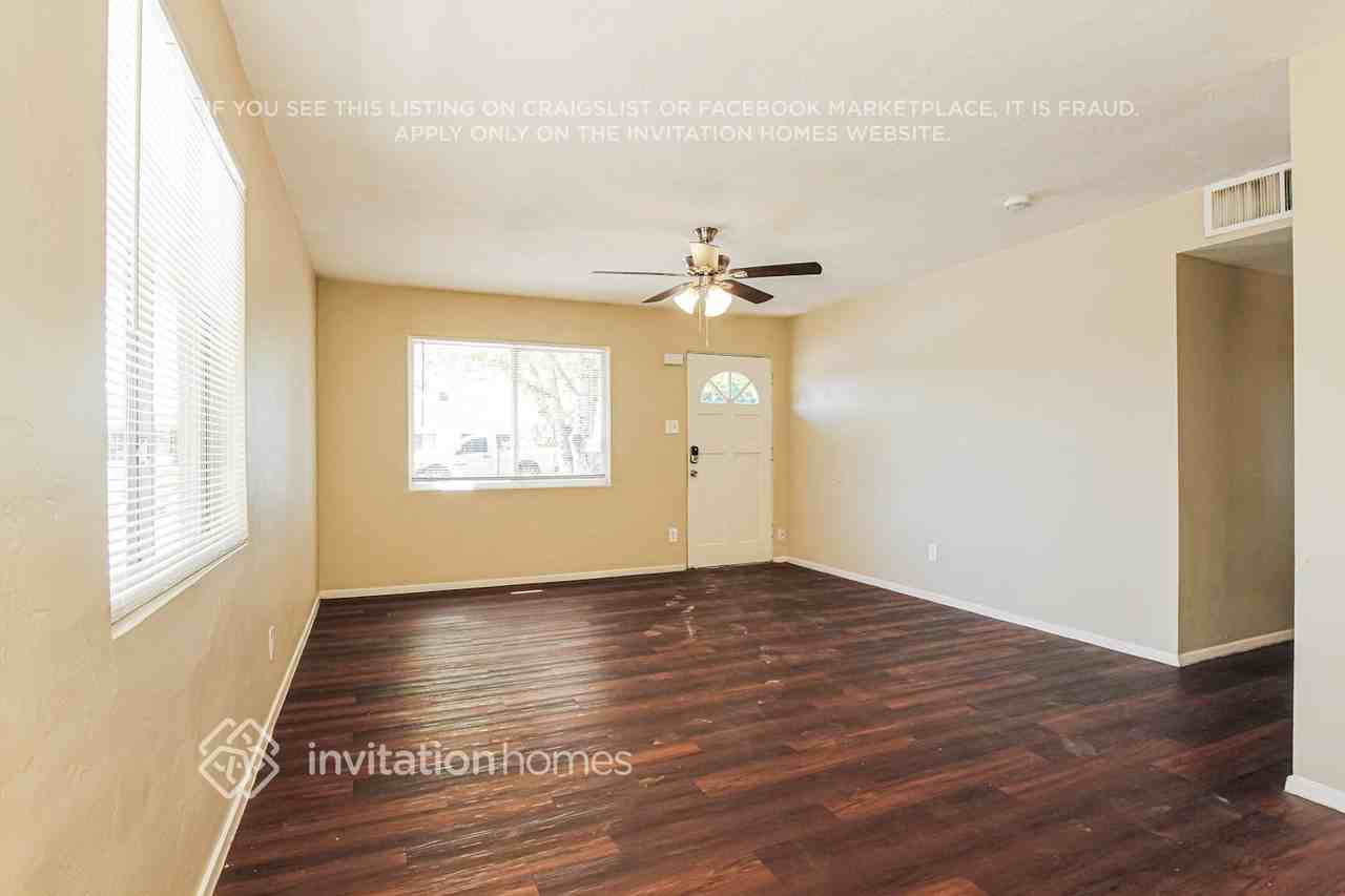 2928 W San Juan Ave - Photo 3 of 18