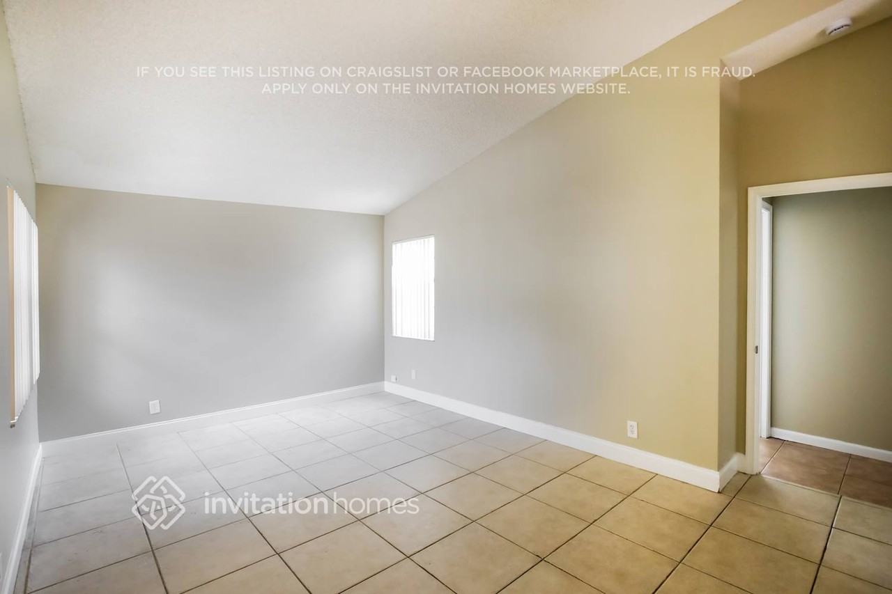 9406 Nw 8th Cir - Photo 4 of 17
