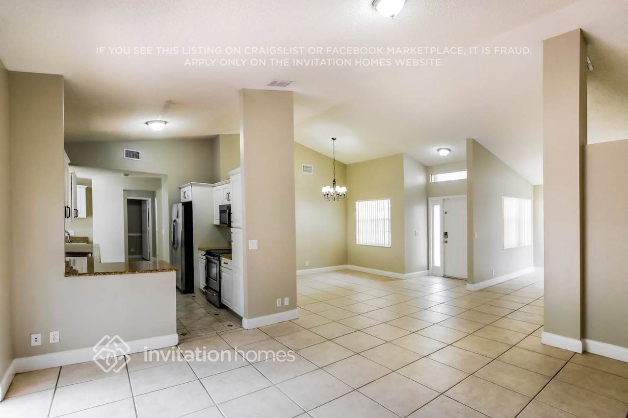9406 Nw 8th Cir - Photo 5 of 17