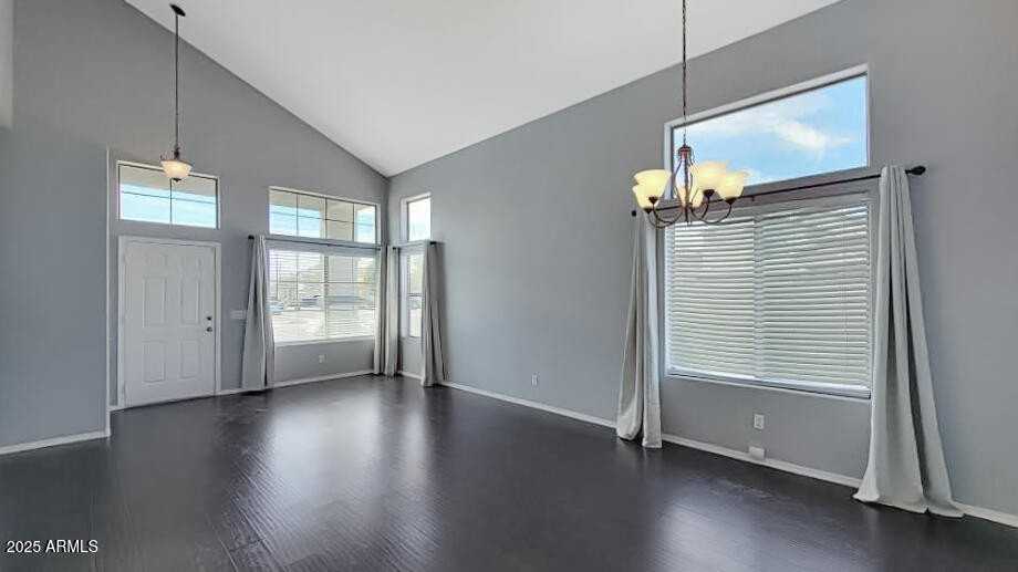 17282 W Elm St - Photo 3 of 31