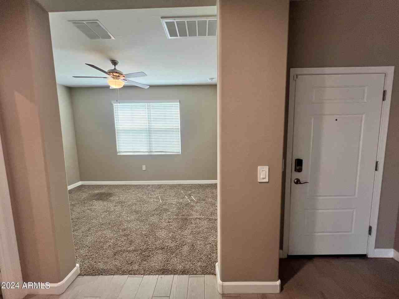 10424 S 54th Ln - Photo 3 of 48