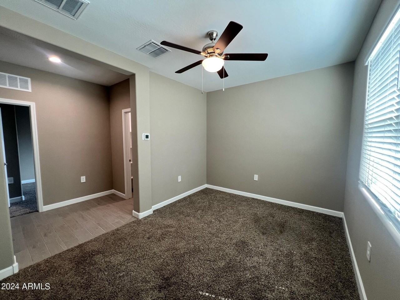 10424 S 54th Ln - Photo 4 of 48