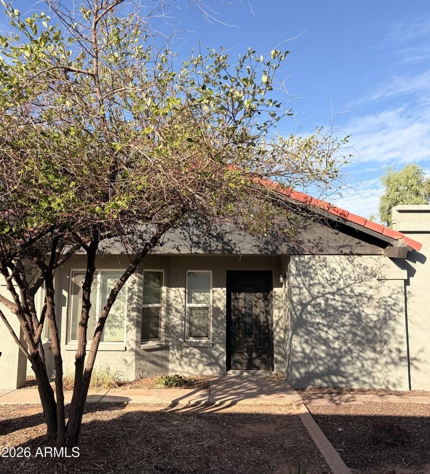 1139 W Laredo St - Photo 2 of 19
