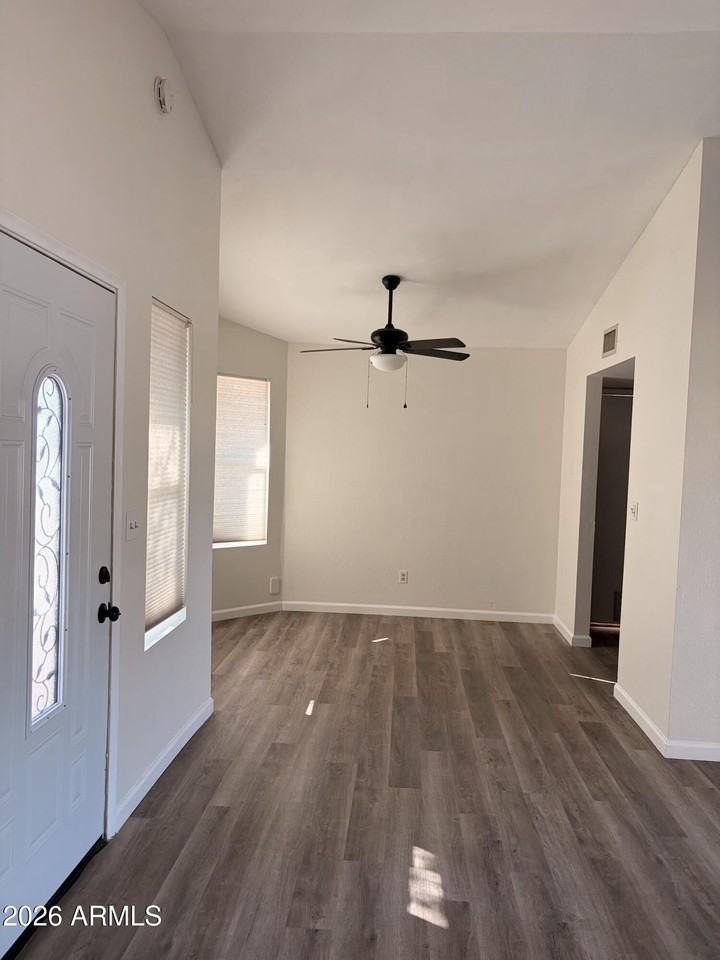 1139 W Laredo St - Photo 5 of 19