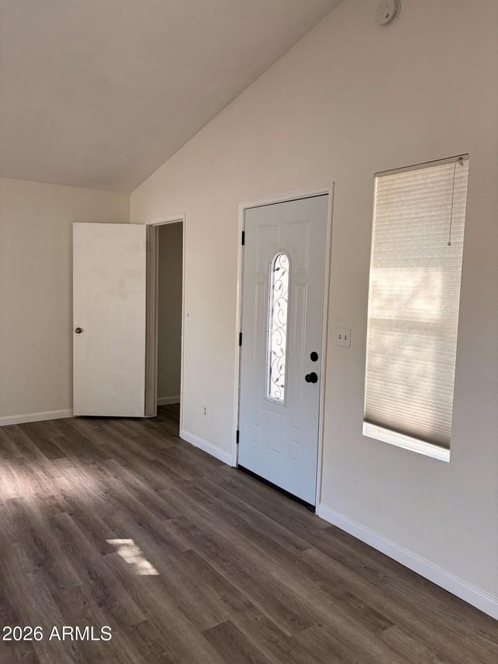 1139 W Laredo St - Photo 7 of 19