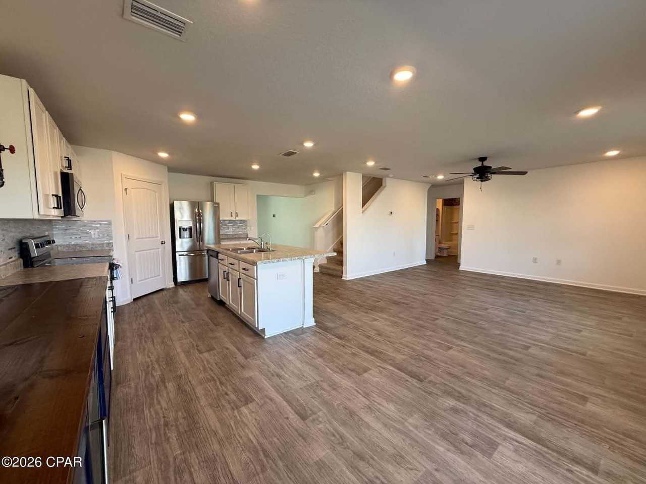 7300 Ellie B Dr - Photo 4 of 24