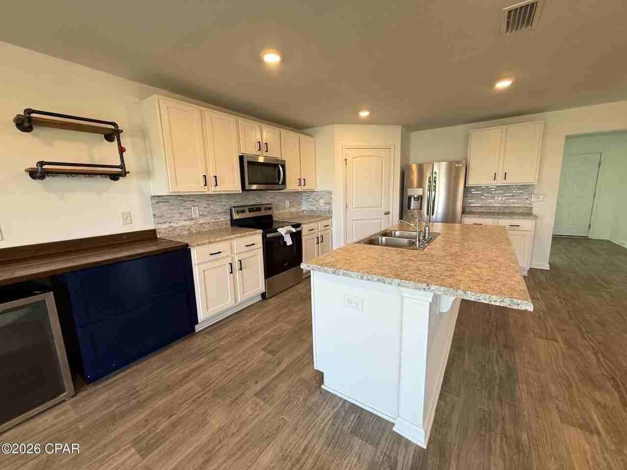 7300 Ellie B Dr - Photo 5 of 24