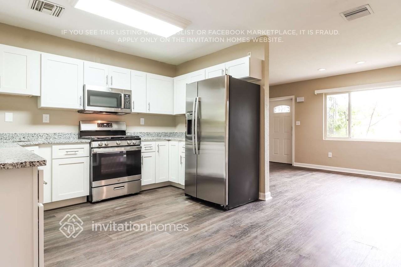 210 S Comet Ave - Photo 6 of 17