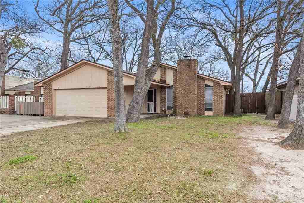 3239 Red Robin Loop