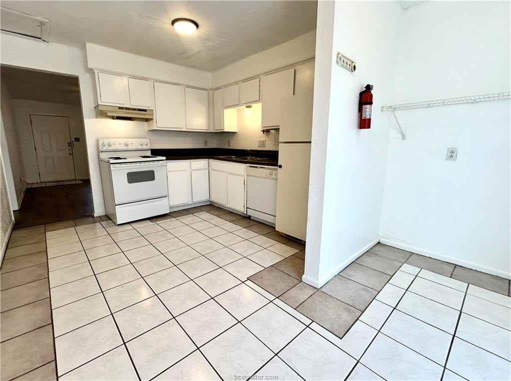 1602 Cloverdale Ct - Photo 2 of 6