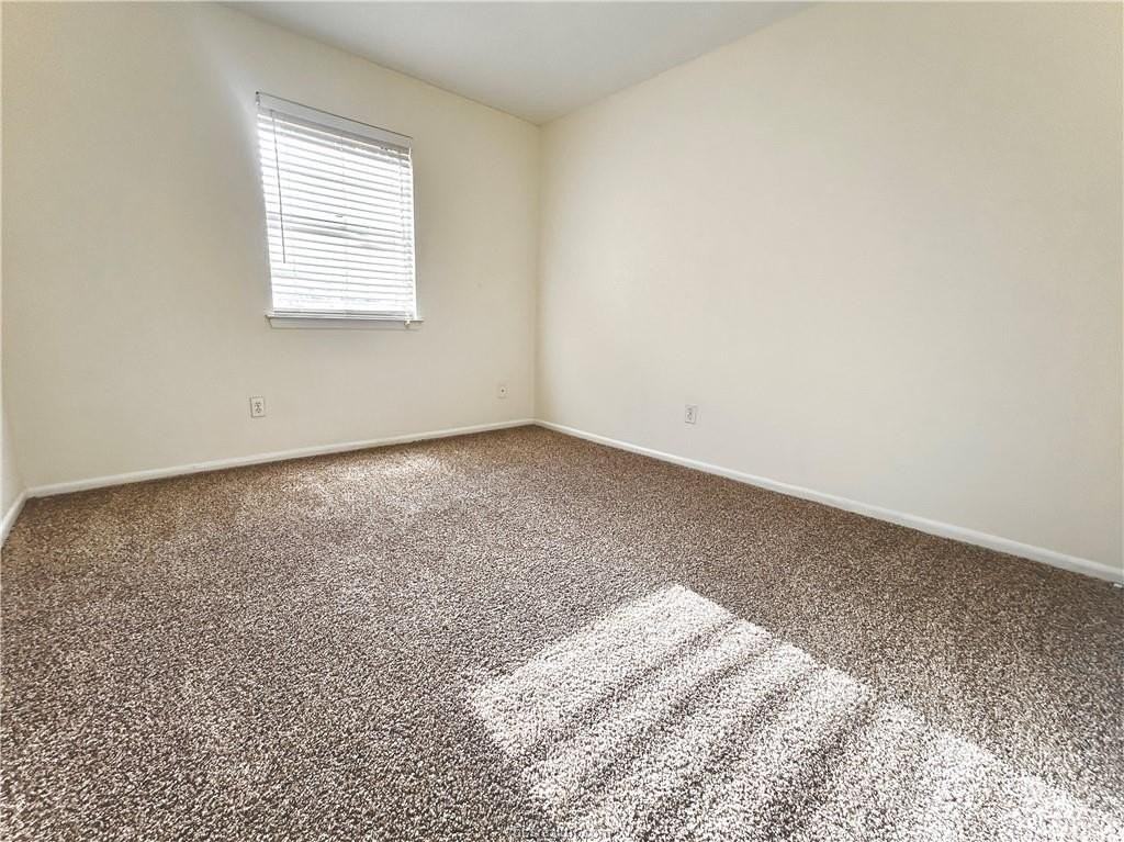 1602 Cloverdale Ct - Photo 4 of 6