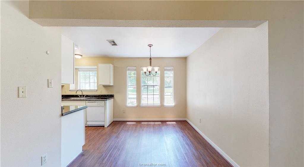 701C Balcones Dr #43 - Photo 2 of 9