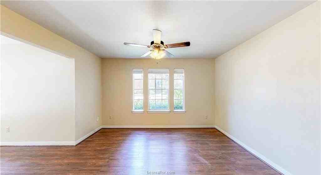 701C Balcones Dr #43 - Photo 3 of 9
