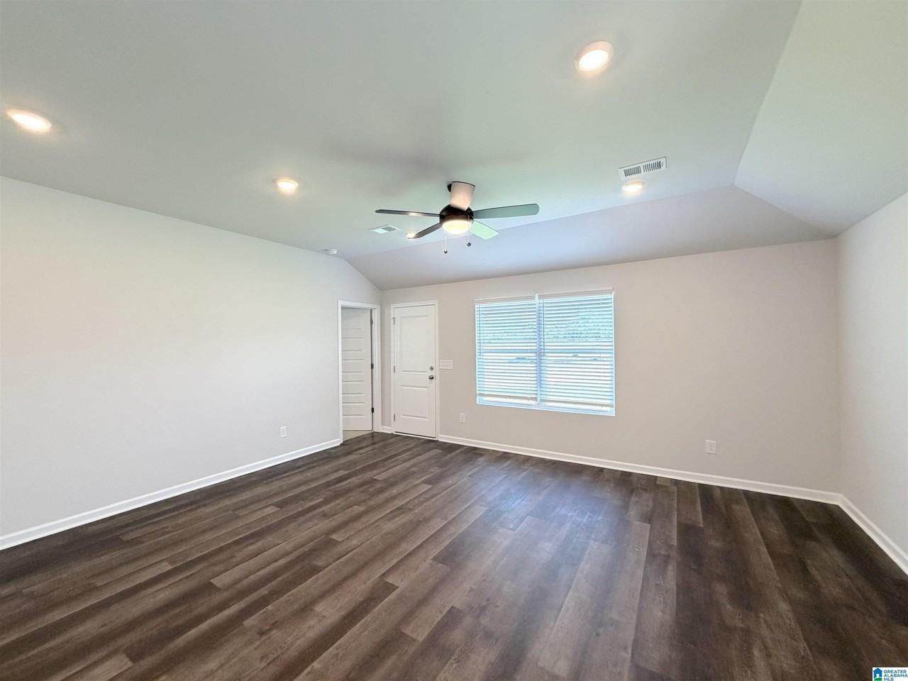 174 Sunshine Ln W - Photo 4 of 30