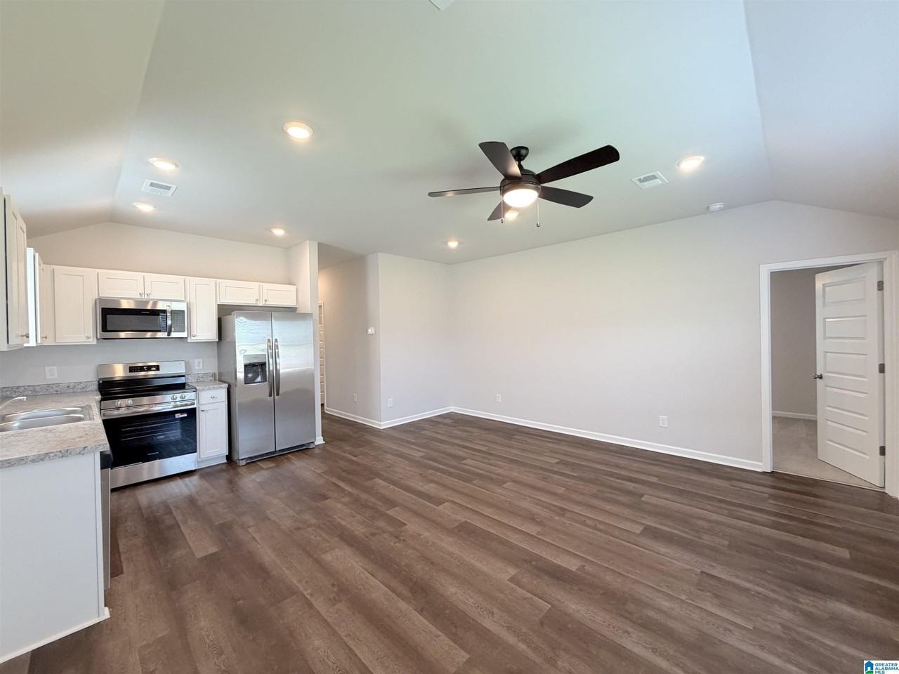 174 Sunshine Ln W - Photo 7 of 30