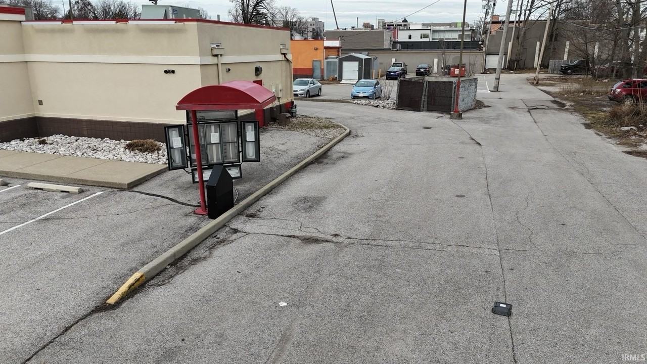 535 S Walnut St - Photo 3 of 13