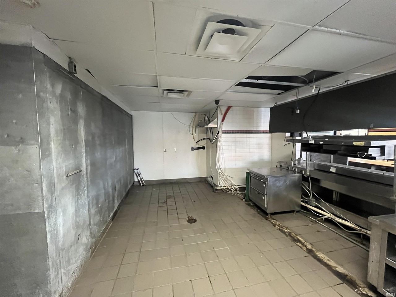 535 S Walnut St - Photo 5 of 13