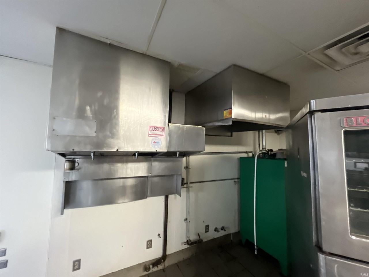 535 S Walnut St - Photo 7 of 13