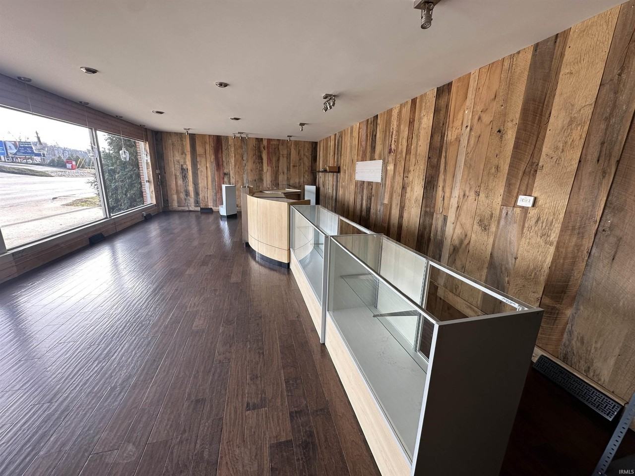 1820 S Walnut St - Photo 2 of 5