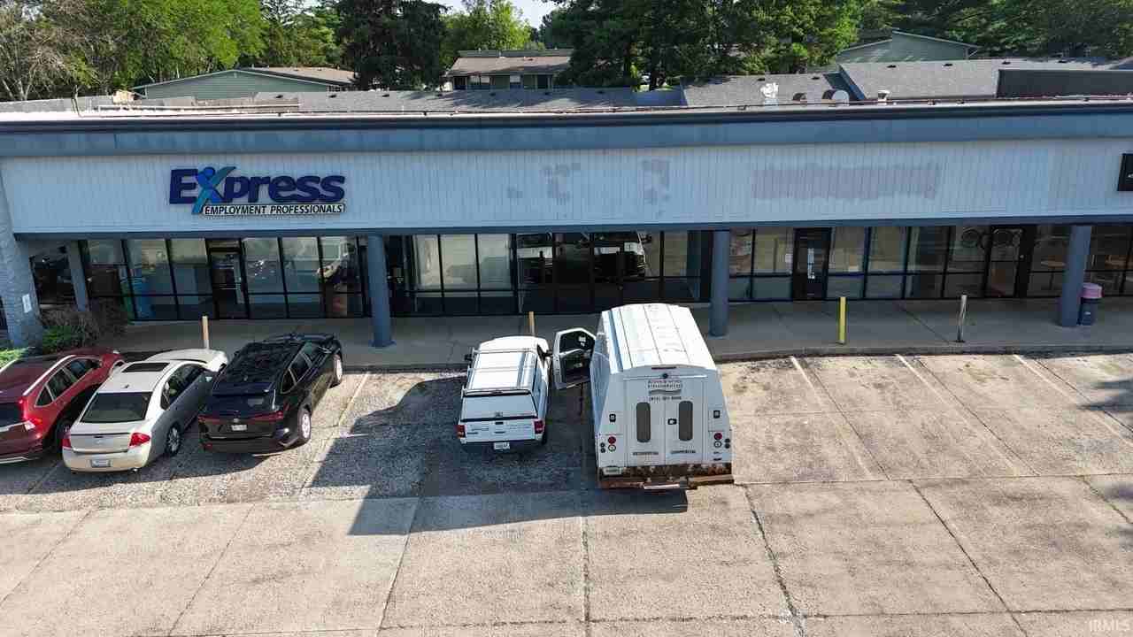 337 E Winslow Rd - Photo 2 of 8