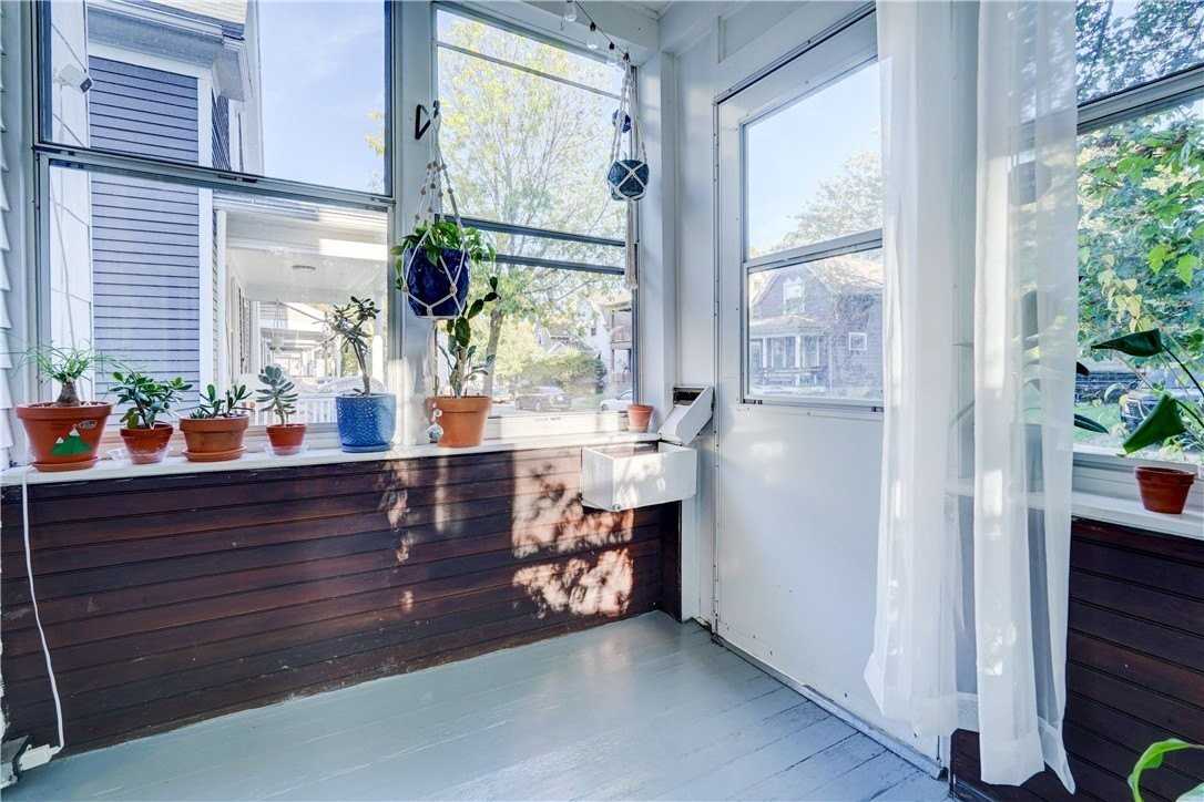 284 Benton St - Photo 3 of 30