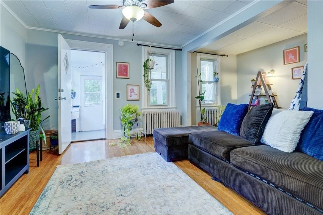 284 Benton St - Photo 4 of 30