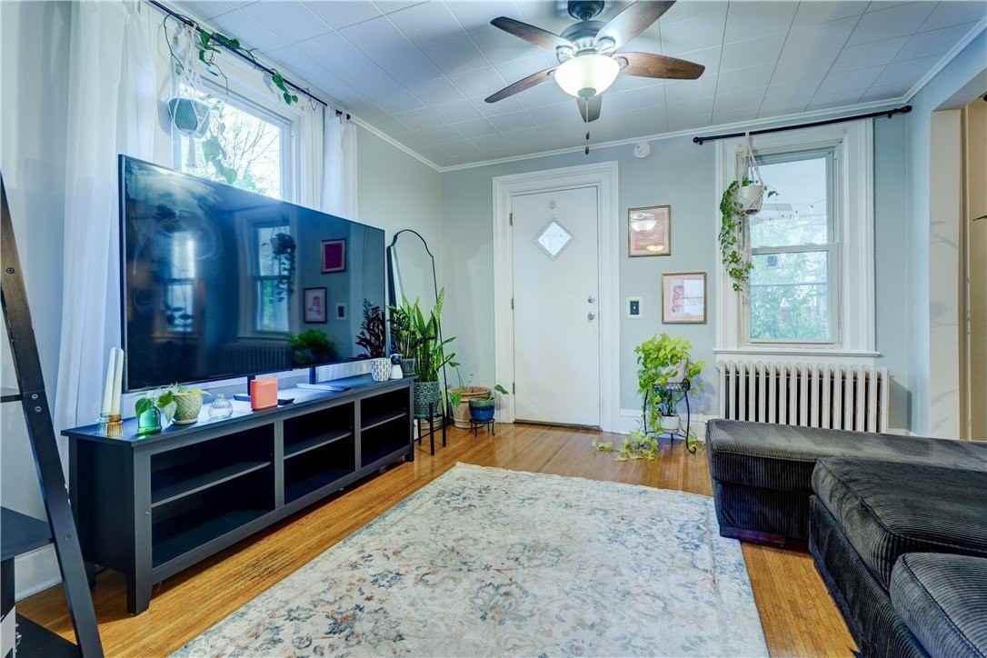 284 Benton St - Photo 5 of 30