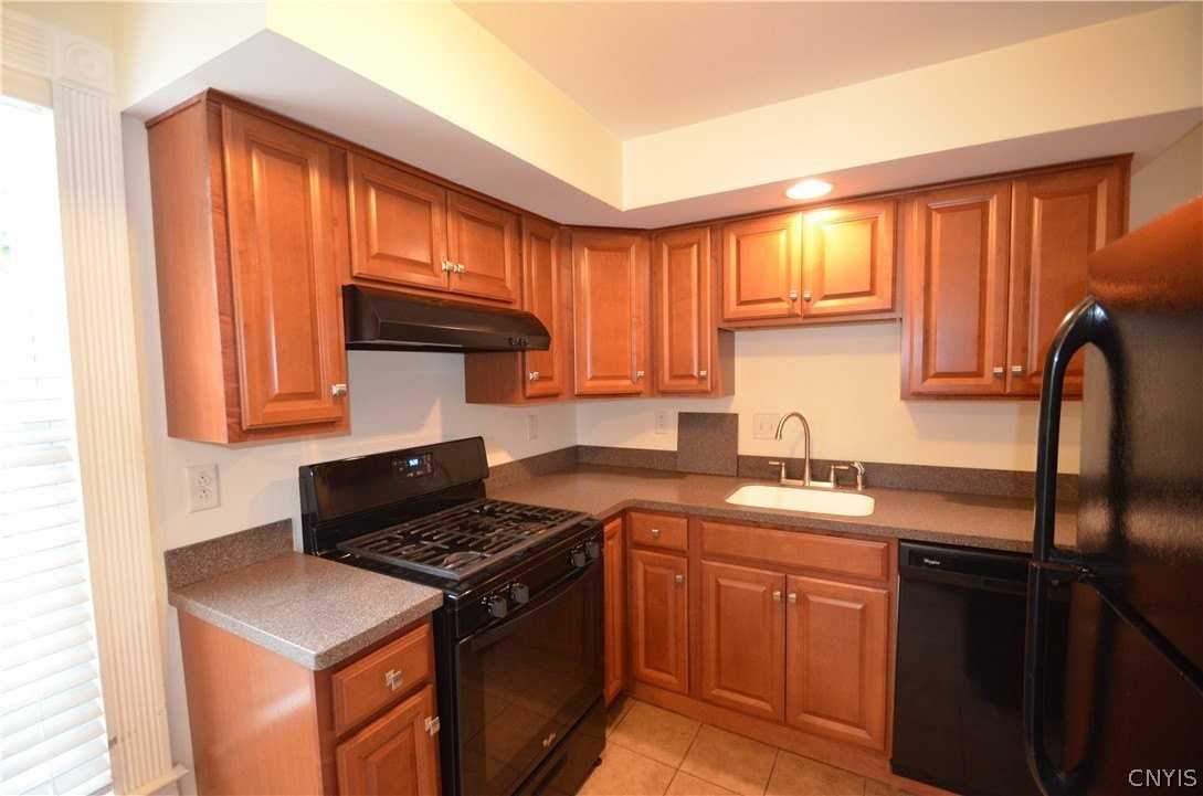 359 Green St - Photo 3 of 20