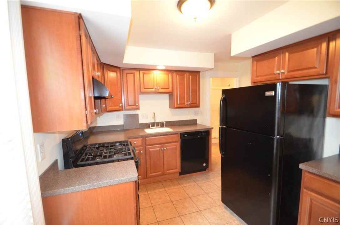 359 Green St - Photo 4 of 20