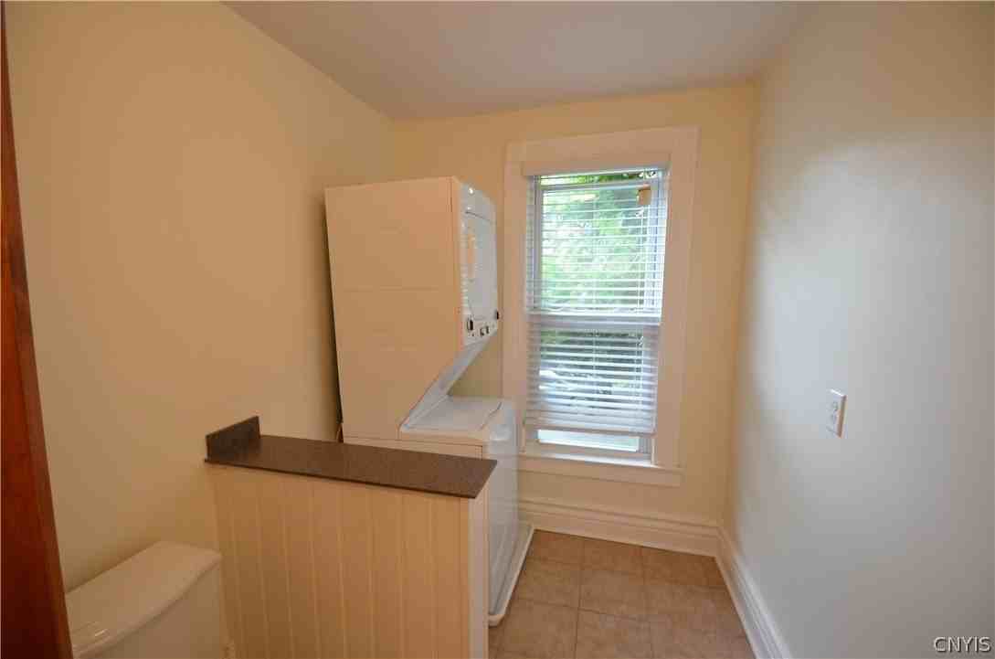 359 Green St - Photo 5 of 20
