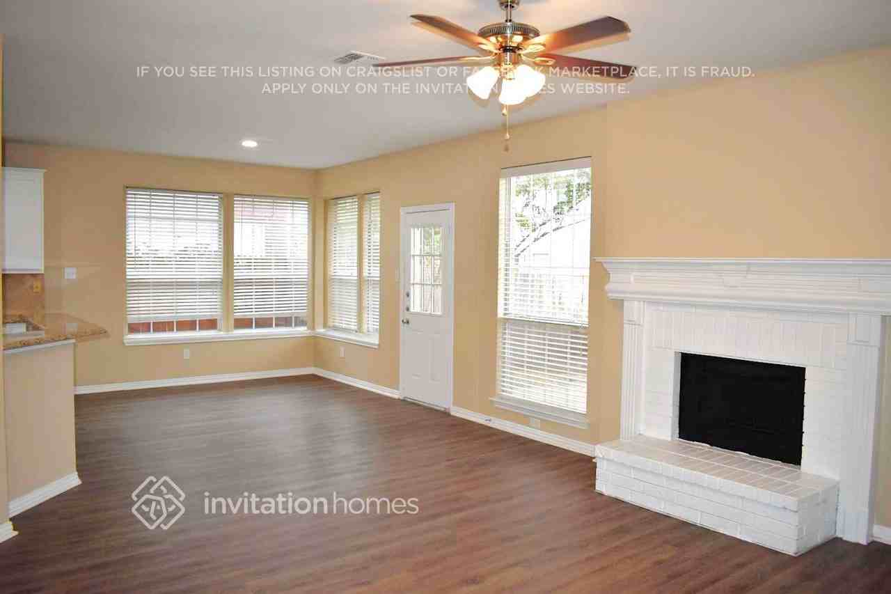 4634 Lincolnshire Dr - Photo 3 of 9