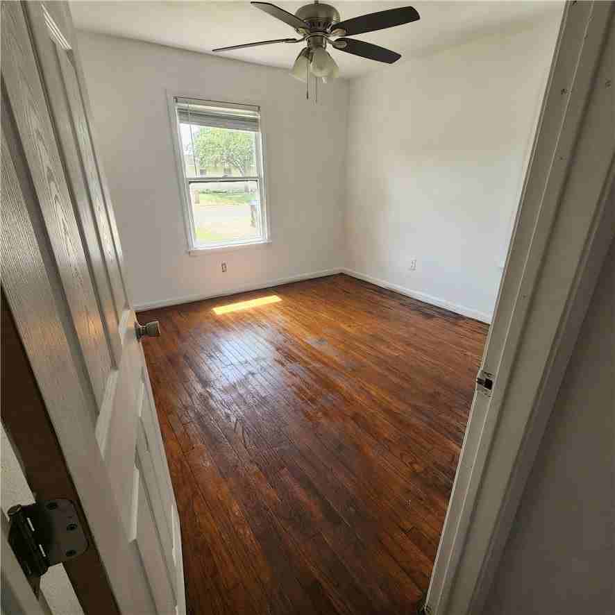 1209 Miami Dr - Photo 5 of 6