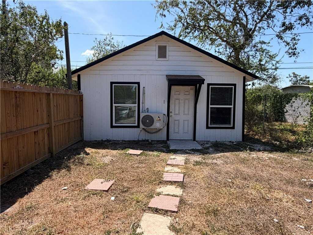 2725 Deer St #B - Photo 2 of 10