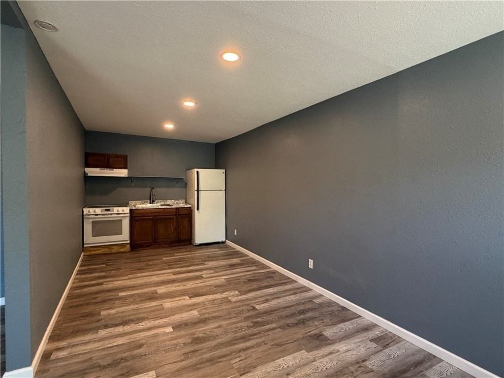 2725 Deer St #B - Photo 4 of 10