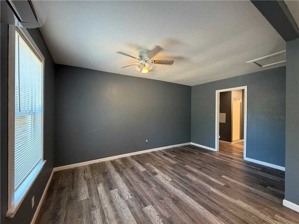 2725 Deer St #B - Photo 6 of 10