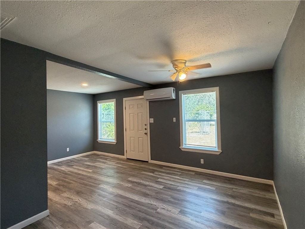 2725 Deer St #B - Photo 7 of 10