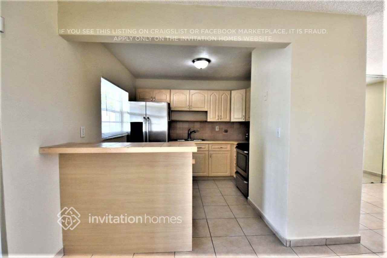 4921 Nw 170th St - Photo 4 of 17