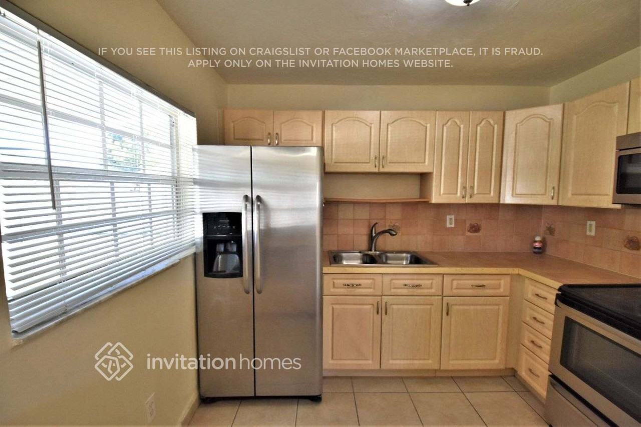 4921 Nw 170th St - Photo 5 of 17