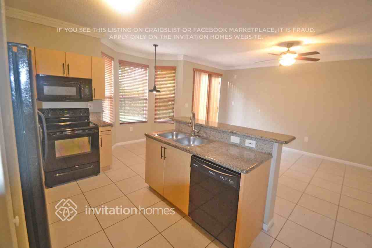 4937 Nw 55th Blvd - Photo 4 of 15