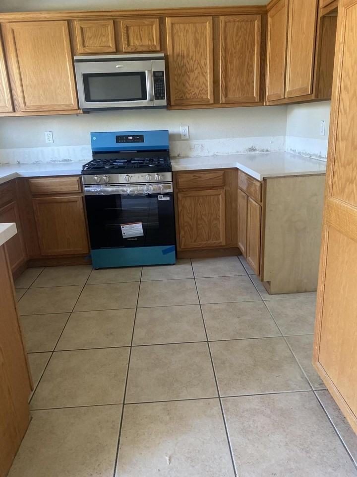 16160 Via El Rancho - Photo 3 of 13