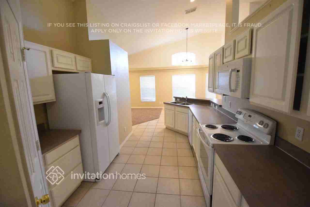 300 Balogh Pl - Photo 3 of 10