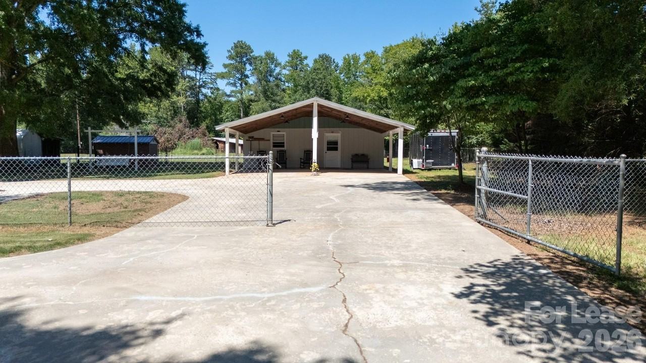 734 Culp Ferguson Rd - Photo 3 of 42
