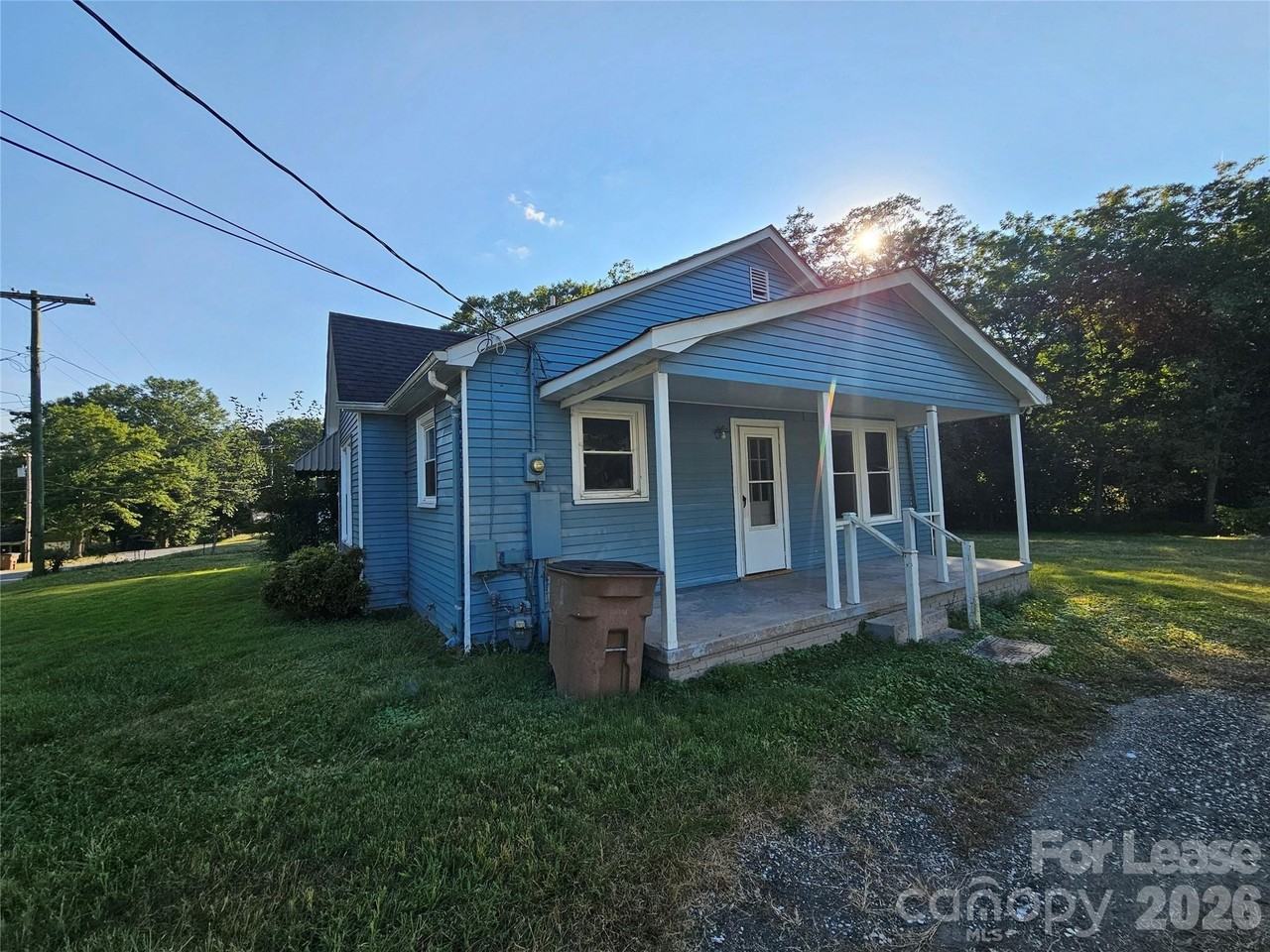 824 Hamrick St - Photo 2 of 3