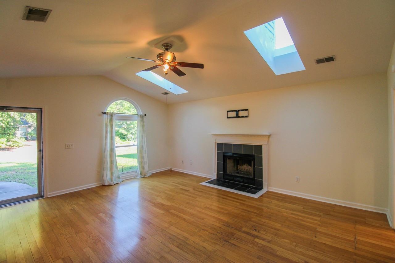 1240 Llewellyn Rd - Photo 3 of 23