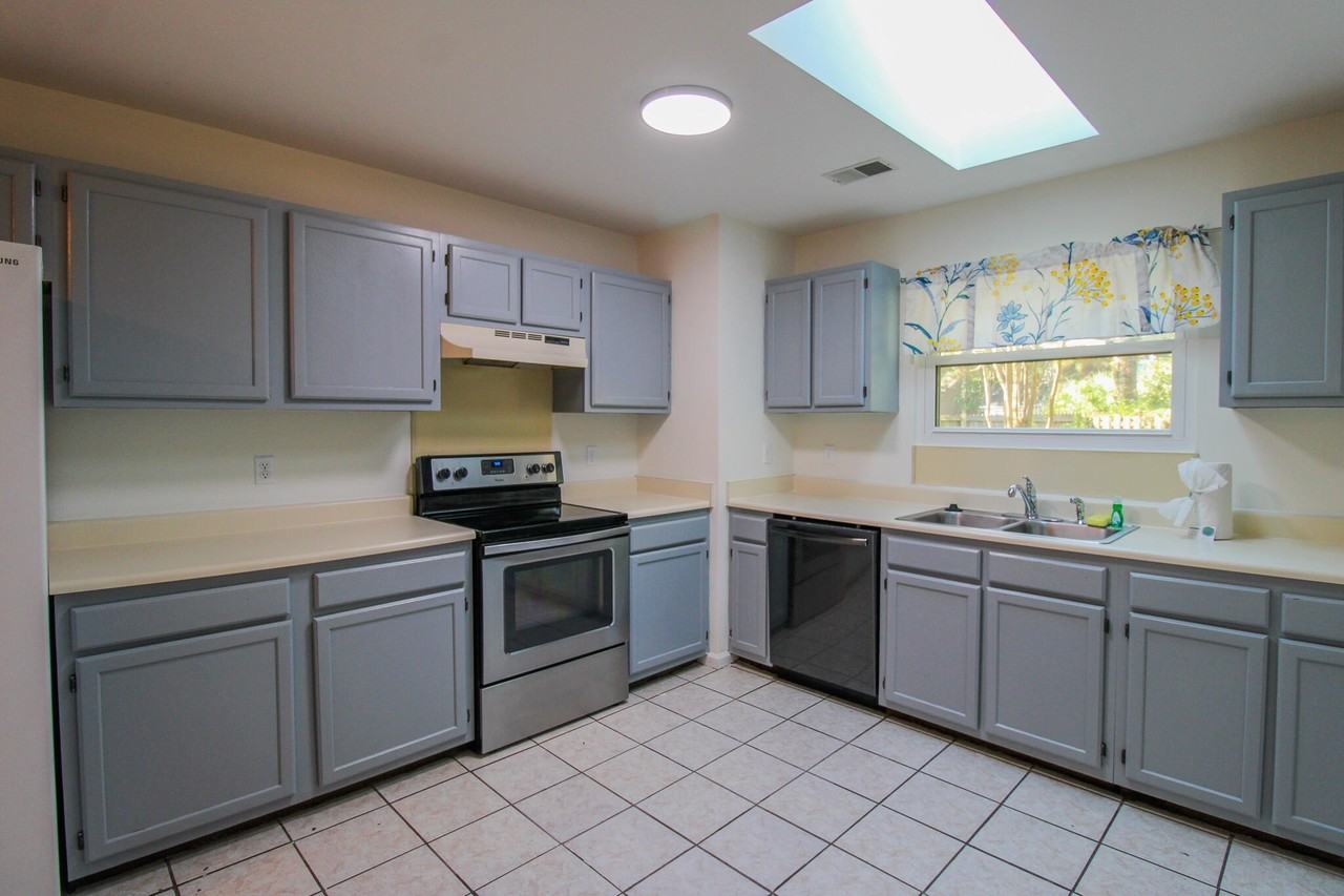 1240 Llewellyn Rd - Photo 5 of 23