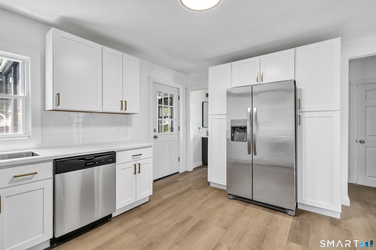 59 Lenox Ave - Photo 4 of 26
