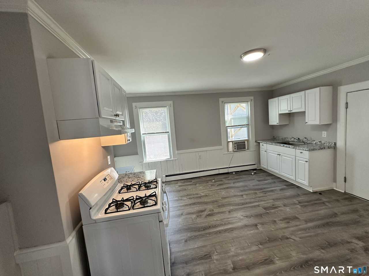 30 Jefferson Ave #1 - Photo 3 of 16