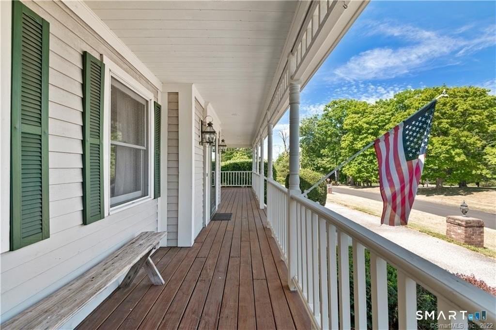8 Genesee Ln - Photo 3 of 37