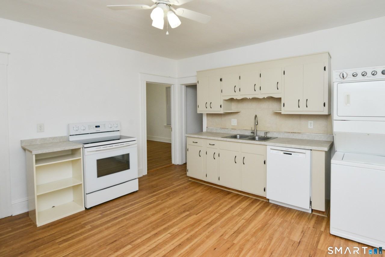 390 Clinton St - Photo 2 of 26